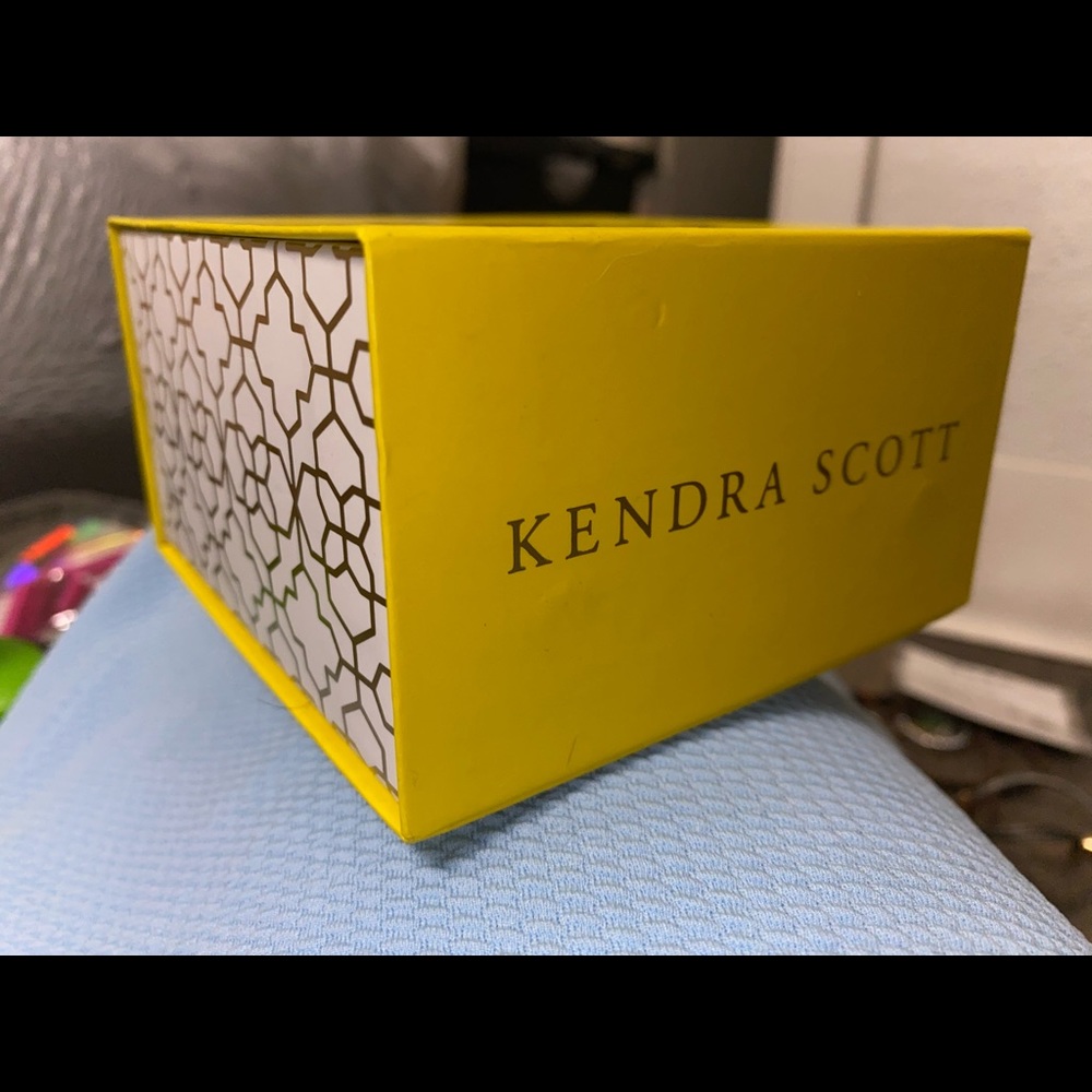 Kendra Scott Gift Box